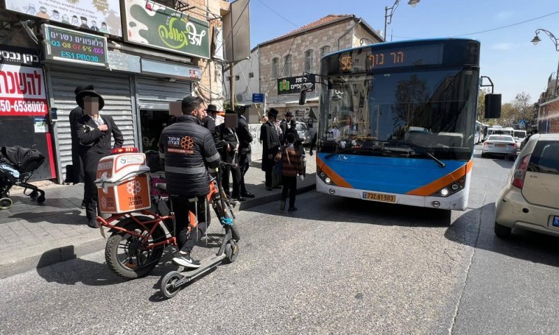 בשכונה החרדית: ילד וילדה נפצעו כתוצאה מפגיעת אוטובוס
