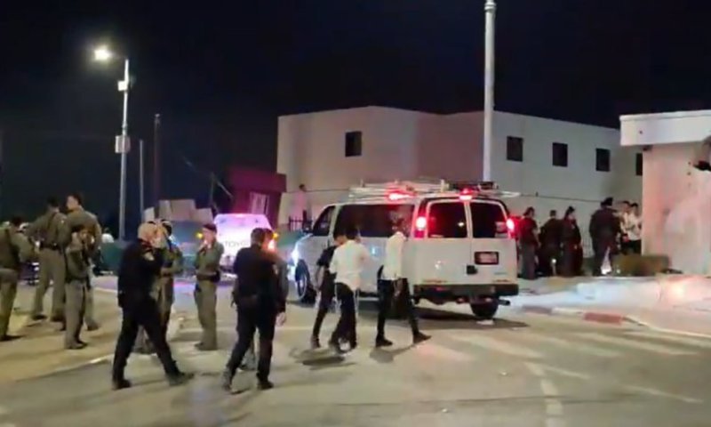 המשטרה מדווחת על שוטר שנפצע, הבחורים זועמים: "חצו את כל הגבולות"
