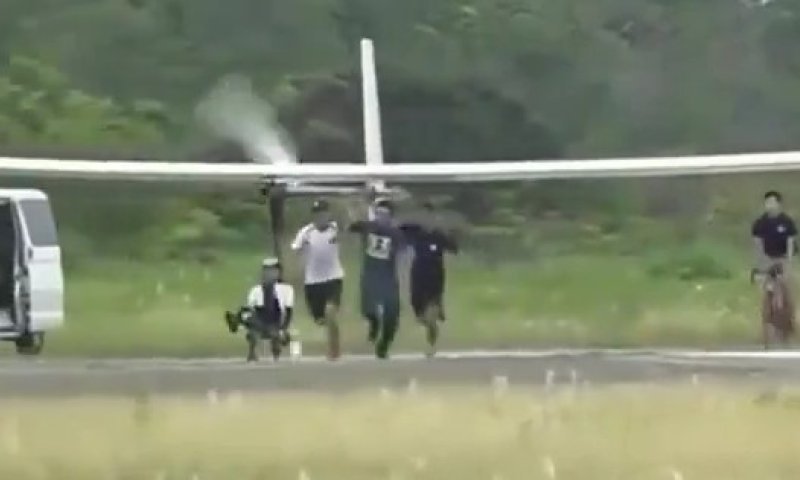 באמצעות פדלים בלבד: סטודנטים ביפן פיתחו אופניים מעופפים 