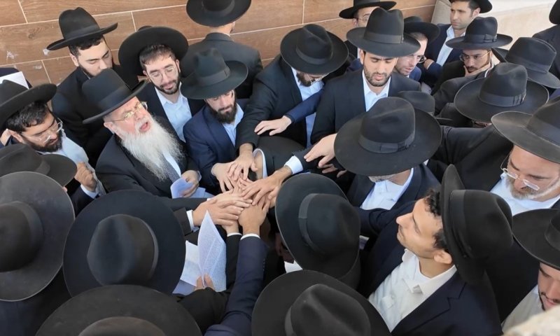 מרגש ומרטיט: הגר"ש לוי בתיקון מיוחד עבור זש''ק לזוגות שעדיין לא נפקדו &bull; צפו