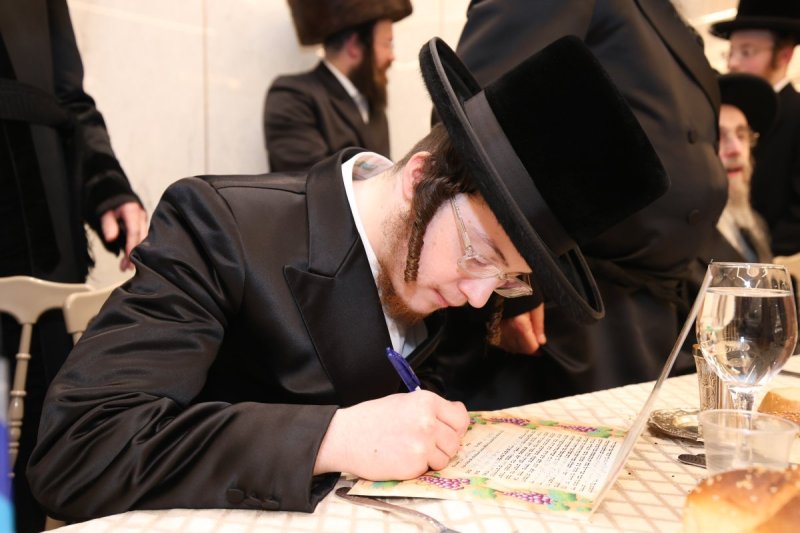 באדיבות המצלם