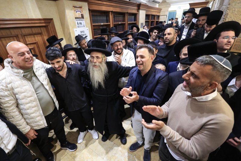באדיבות המצלם