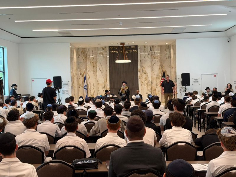 באדיבות המצלם