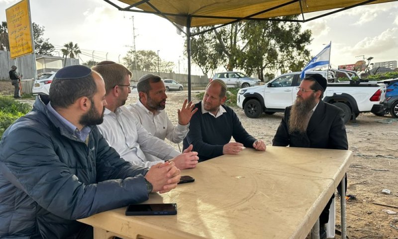 מחאת התושבים - בעקבות עומסי התנועה שיוצרים המעברים