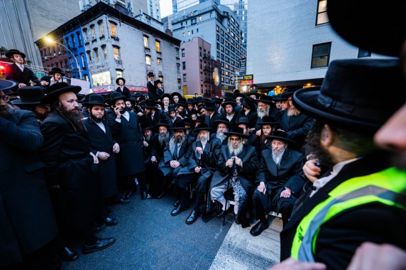 האחים לאנטשעווסקי, אברומי בלום, ד. ה. כרם, אייזיק. י, Clear shot