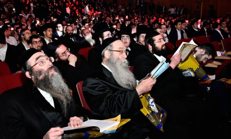 אלפי בני התורה השתתפו במעמד האדיר של ממלכת 'שיננא' לרגל סיום משנה תורה להרמב"ם בבנייני האומה בי-ם