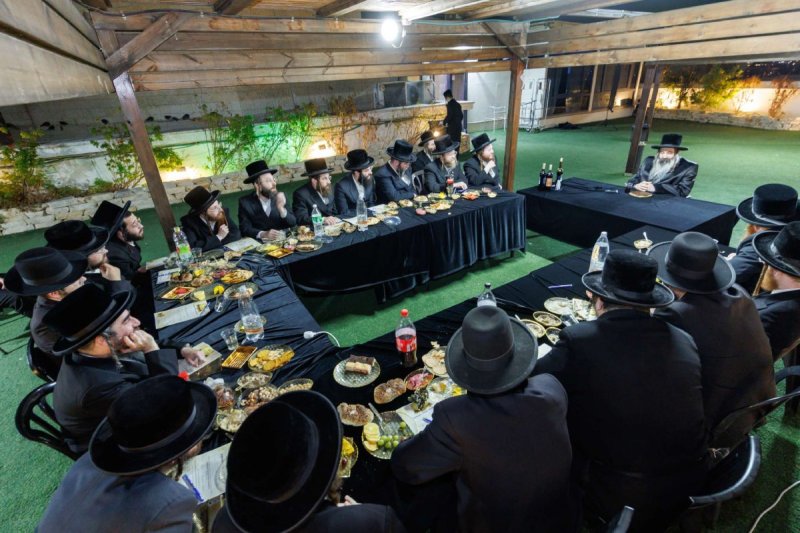 באדיבות המצלם