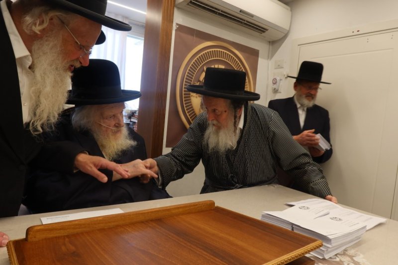 באדיבות המצלם