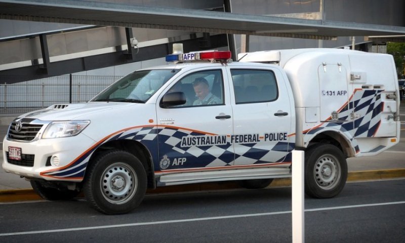 מאבטח בשדה תעופה הואשם בהצדעה נאצית לילדים יהודים