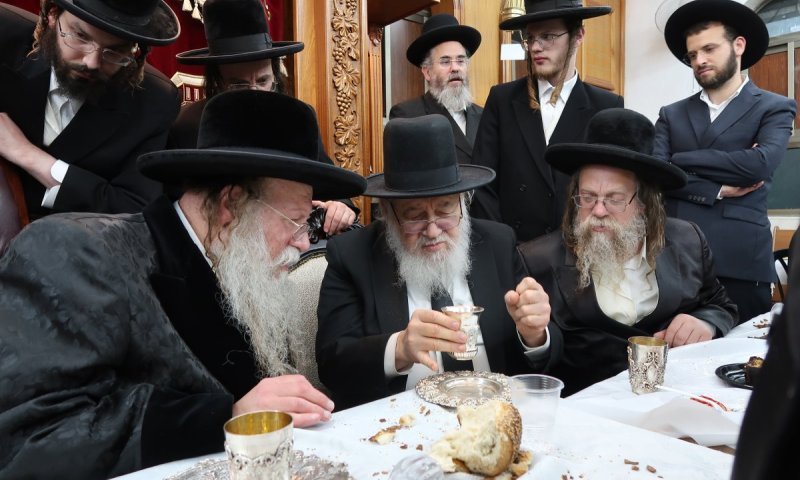 20 שנה ל'נחלת דן': ראש הישיבה הליטאי בטיש היארצייט בקוזמיר