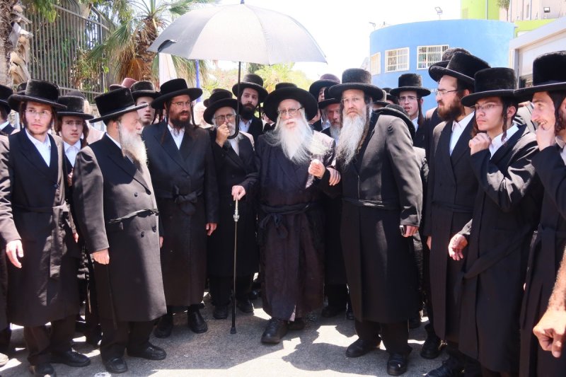 באדיבות המצלם