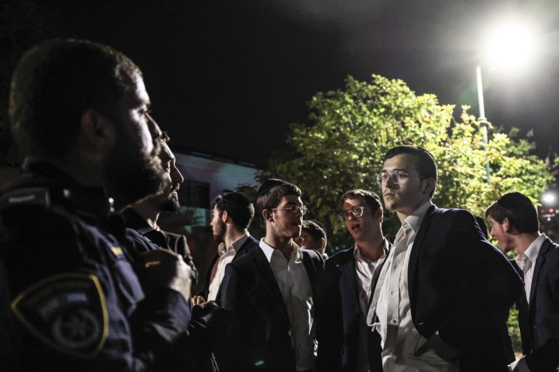 צפריר אבייב, פלאש 90