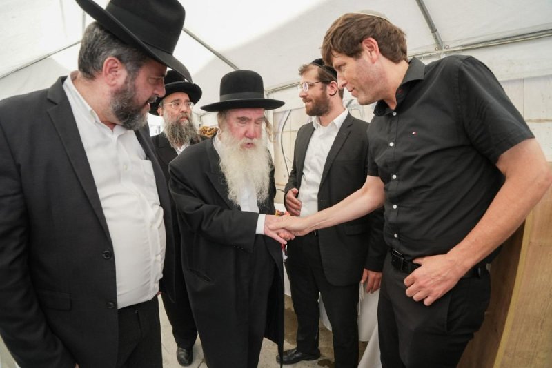 באדיבות המצלם