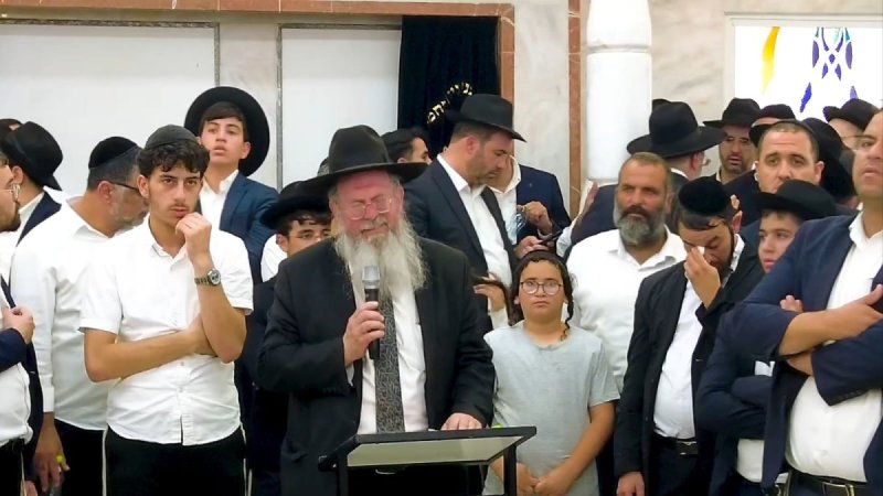 באדיבות המצלם