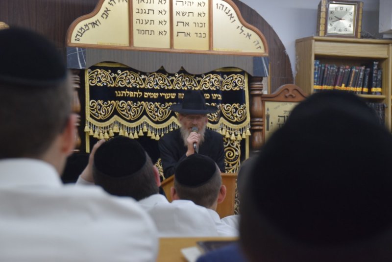 באדיבות המצלם