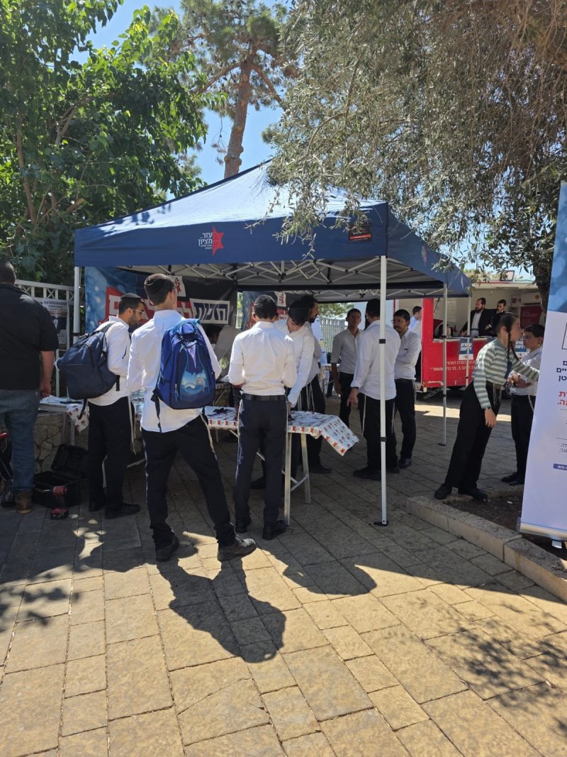 באדיבות המצלם