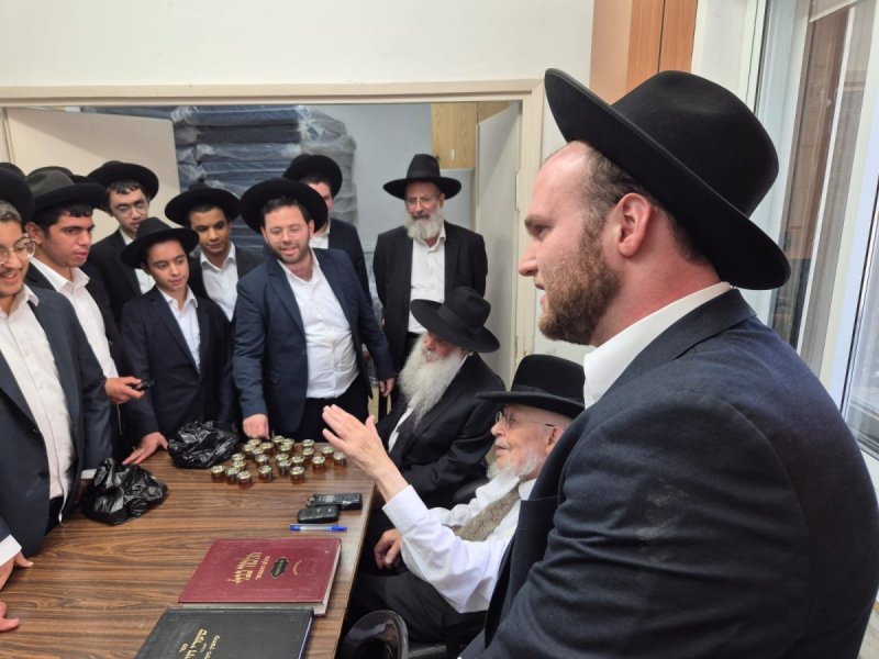 באדיבות המצלם