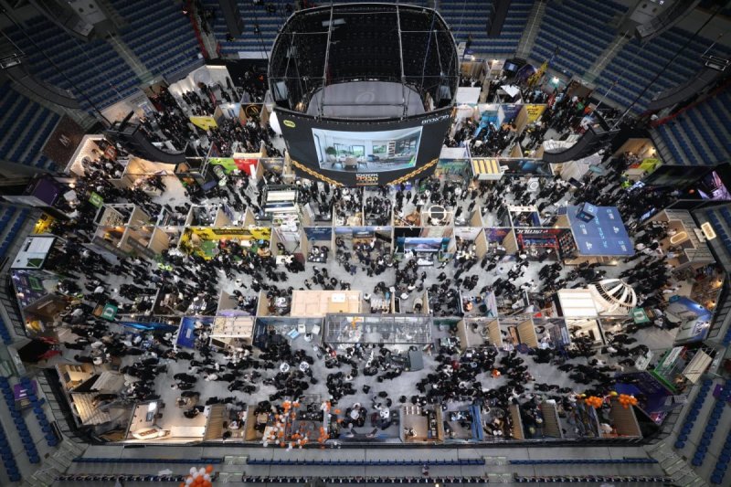 יעקב נחומי, אריאל אוחנה, אברהם כהן