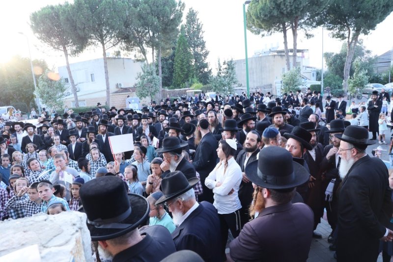 באדיבות המצלם
