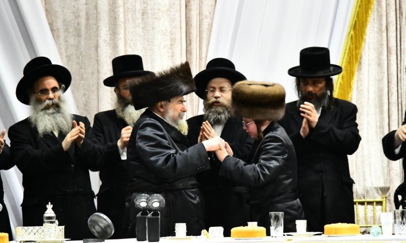 בר מצווה היסטורית ברחמסטריווקא: הריקוד עם הנכד וה'קלסרים' שהוכנסו