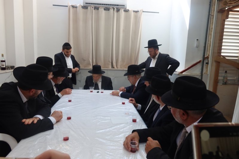 באדיבות המצלם