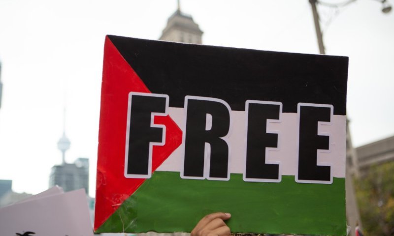 "תגובה לעוינות": סער שוקל לסגור את השגרירות בנורווגיה 