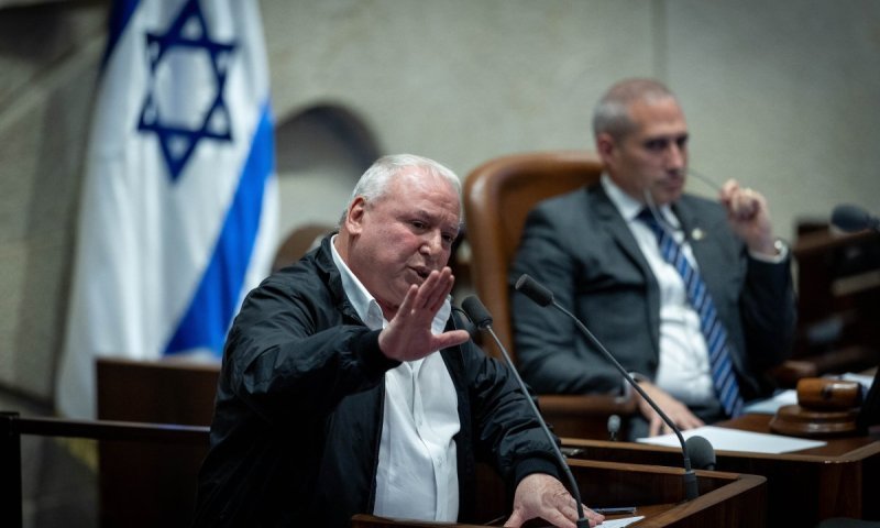 שבר את החרם: השר אמסלם התראיין בערוץ 12 ועורר סערה