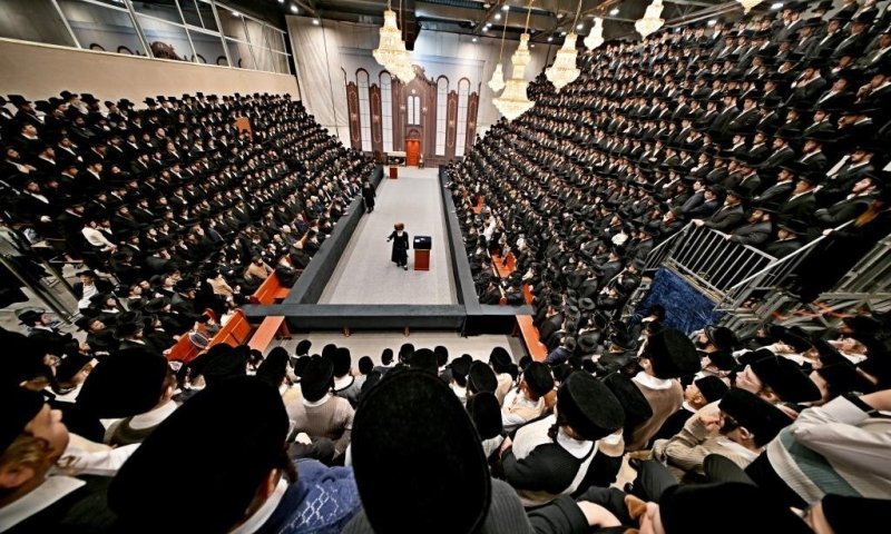 בסדר מופתי: חנוכה במרכז חסידי ויז'ניץ עד השעות המאוחרות