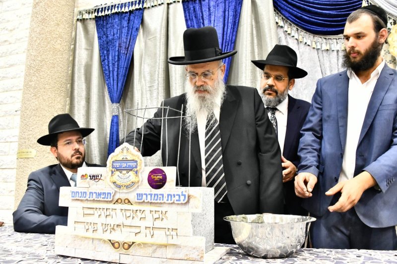 באדיבות המצלם
