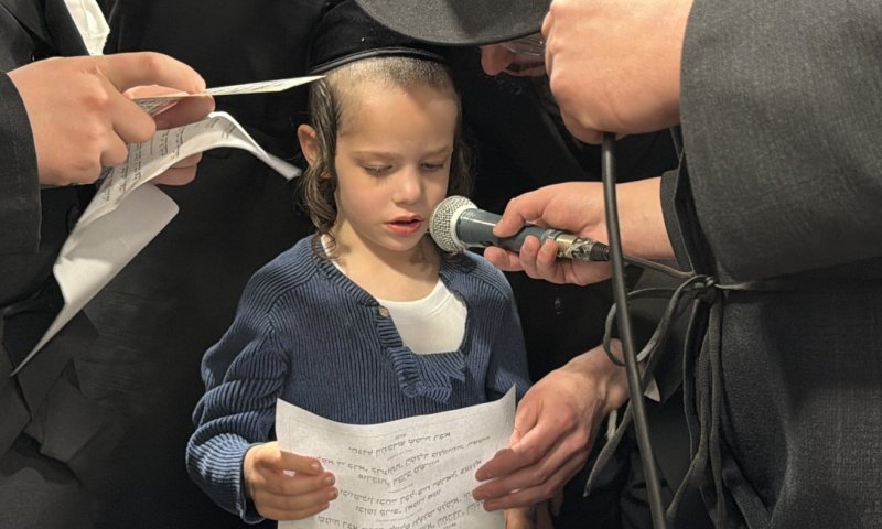 מצמרר: הילד הקטן חייך בהלוויה, בלי להבין שלא יראה יותר את אמא