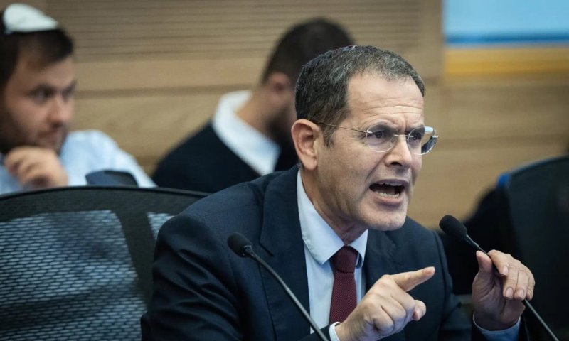 רוטמן סילק את סעדה בבושת פנים, חברי אופוזיציה יצאו להגנתו