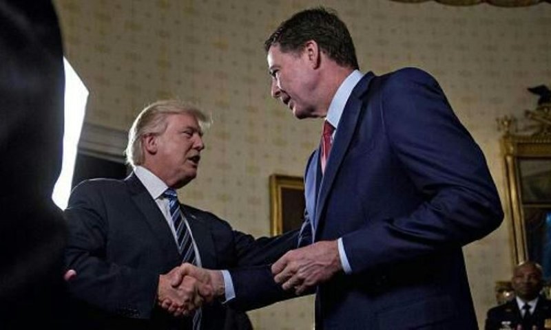 מנהל ה-FBI לשעבר ג'יימס קומי מואשם בהדלפת מידע ביטחוני