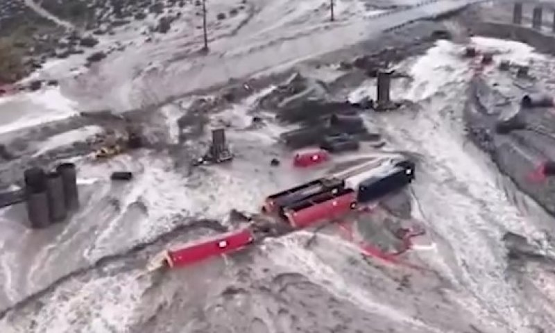 שיטפונות והצפות ענק: קליפורניה מתמודדת עם הגשמים העזים ביותר מזה 50 שנה