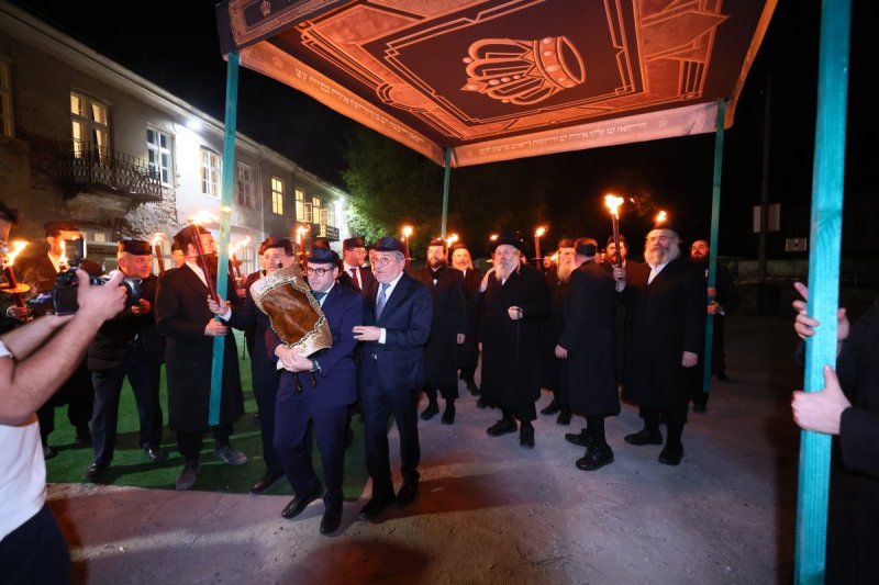 באדיבות המצלם