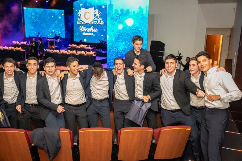 באדיבות המצלם