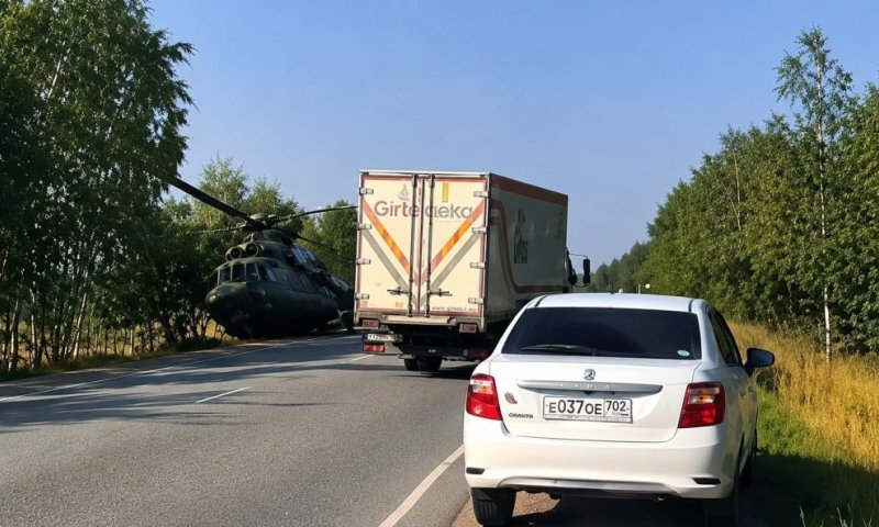 דרמה בכביש ברוסיה: מסוק צבאי ביצע נחיתת חירום סמוך לרכבים נוסעים