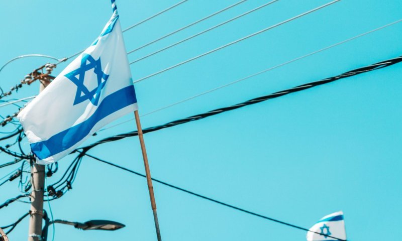 סערה בעקבות תיעוד מכפר כנא: שוטרים הסירו דגלי ישראל
