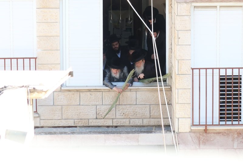 באדיבות המצלם