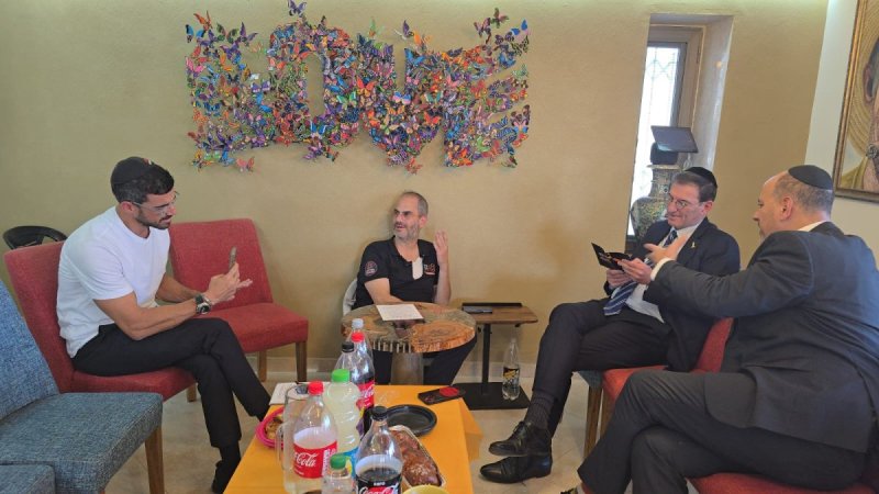 באדיבות המצלם