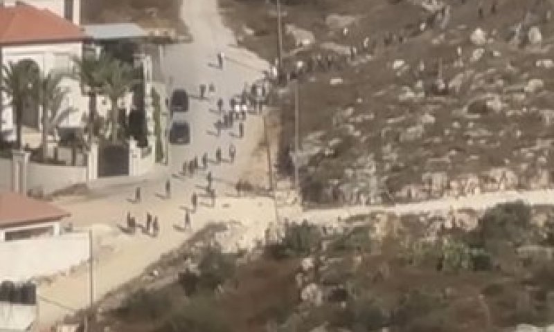 ישראלים שסיירו בשכם ירו לעבר פלסטינים, והשחיתו בית קברות