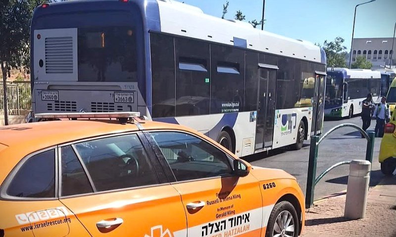 גבר התמוטט באוטובוס בביתר עילית ופונה במצב קשה