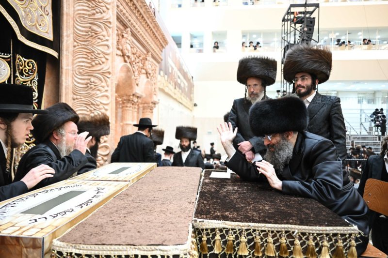 משה גולדשטיין, א. איזנבאך וארי קופרשטוק.