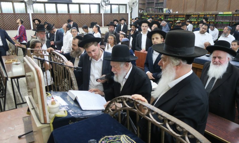 בבכי קורע לב: עמוד ההוראה זעק לרפואת חתנו רבי דב קוק