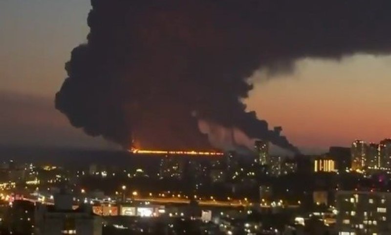 פיצוץ בנמל סוצ'י: עמוד עשן ענקי מיתמר באזור