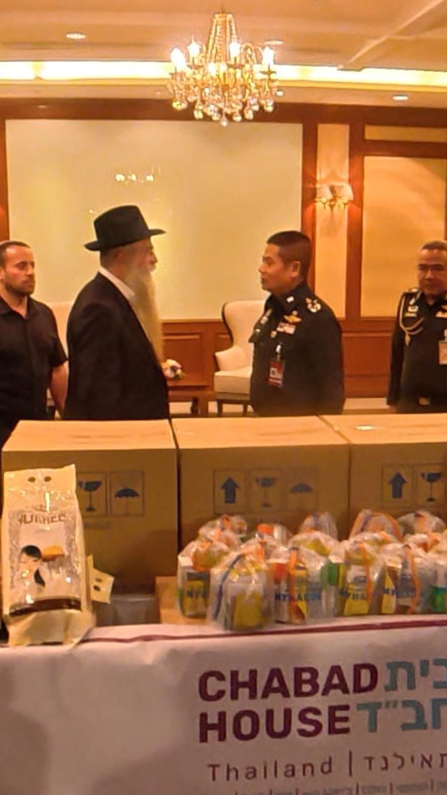 באדיבות המצלם