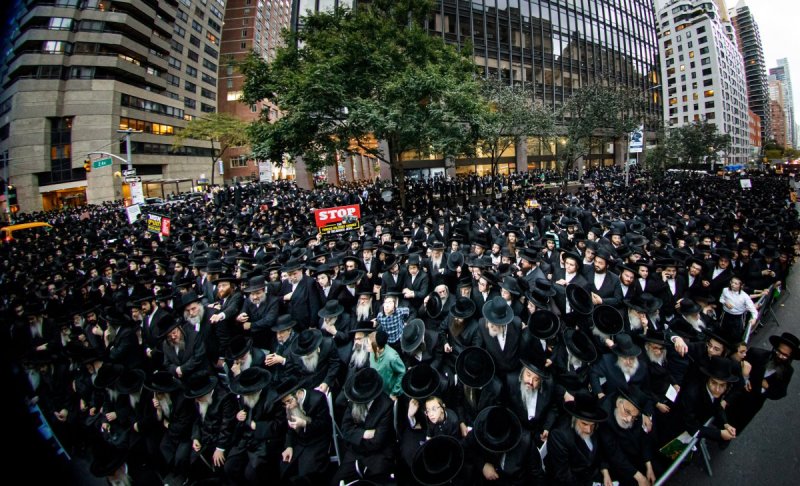 האחים לאנטשעווסקי, אברומי בלום, ד. ה. כרם, אייזיק. י, Clear shot