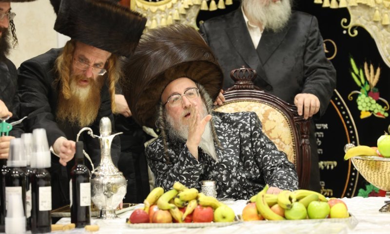 הטיש בחול המועד שערך הרבי מביאלא ב"ב לרבי שלמה לייב מלענטשנא