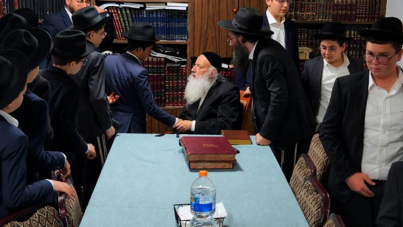 באדיבות המצלם