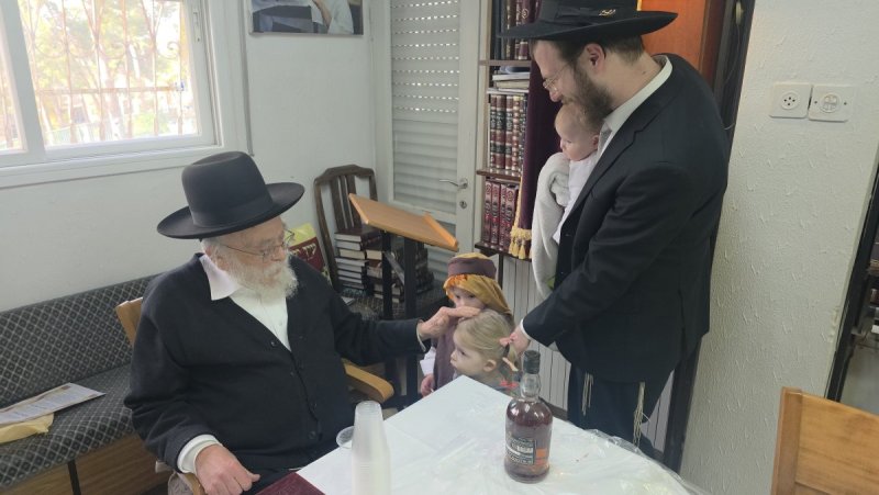 באדיבות המצלם