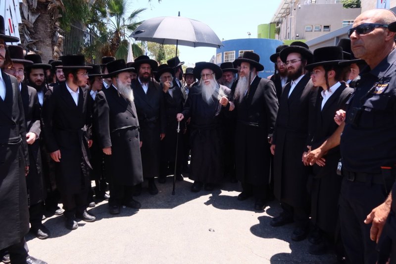 באדיבות המצלם